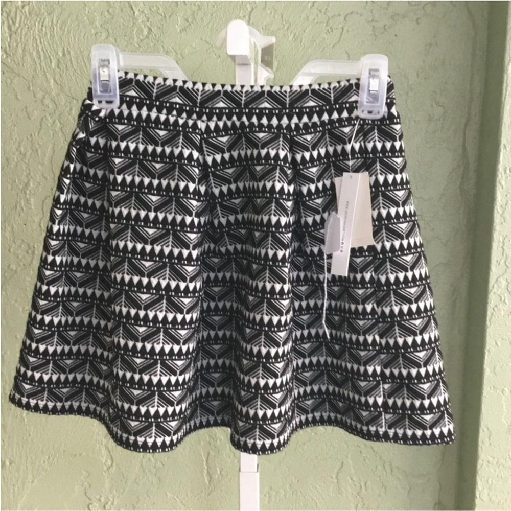 Joe Benbasset Woman's XS black & white patterned pleated skater skirt